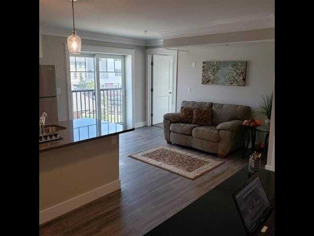 Building Photo - 10 4th St