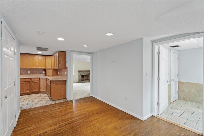 Building Photo - 224 Hartford Turnpike