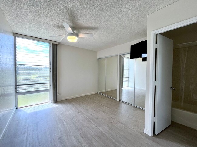 Building Photo - Stylish 2 Bed / 2 Bath Condo in Colonnade ...