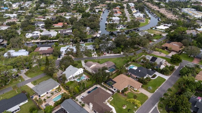 Building Photo - Spacious 5-Bed, 4-Bath Sarasota Home with ...