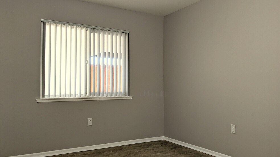 Building Photo - 42405 Iowa st