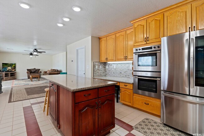 Building Photo - Beautiful home single level entry with out buildings and amazing landscaping - shorter term lease...