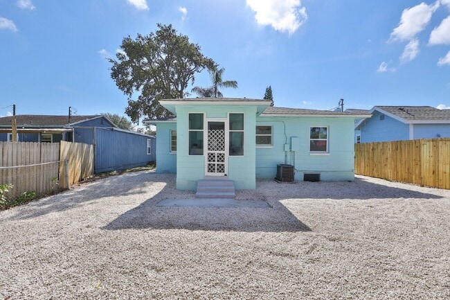 Building Photo - 867 53rd Terrace N