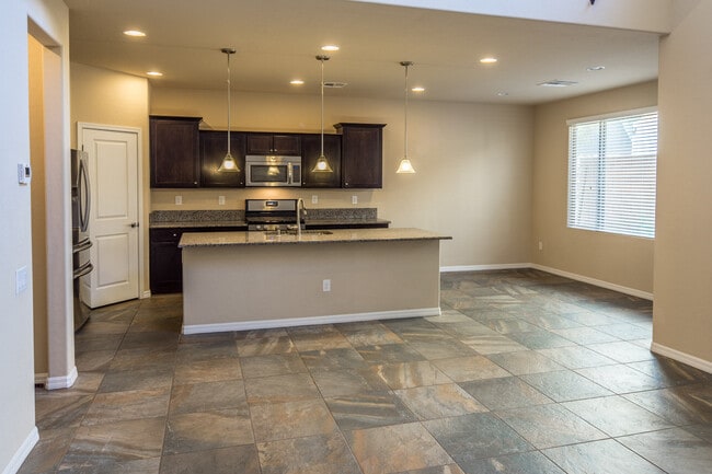 Building Photo - ABSOLUTELY STUNNING HOME IN POSH DOWNTOWN SUMMERLIN!