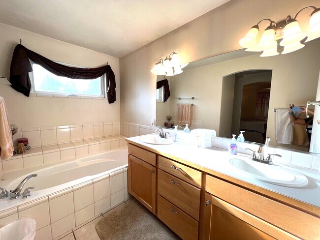 Building Photo - 309 S 15th St