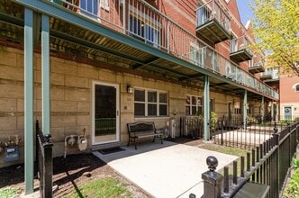Building Photo - 4530 S Woodlawn Ave
