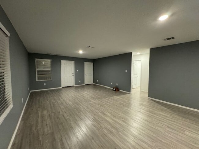 Building Photo - 7010 Solar Rdg