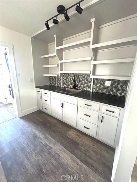 Building Photo - 6623 La Luna Ave
