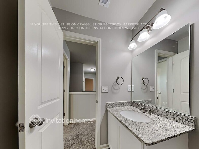 Building Photo - 915 Mathis Ave