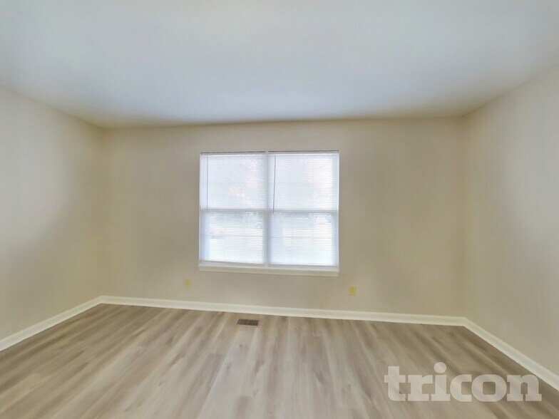 Building Photo - 945 Center St