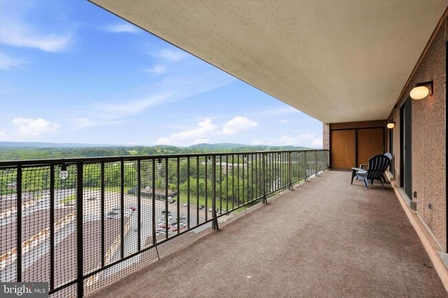 Building Photo - 21328 Valley Forge Cir