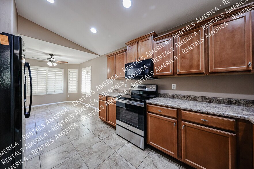Building Photo - 36322 W Alhambra St