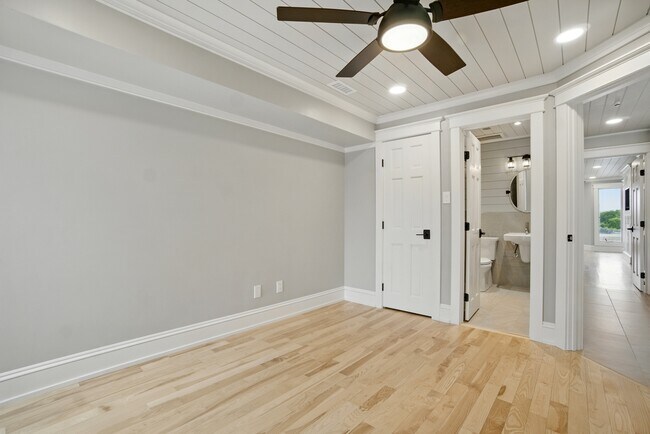 Building Photo - 100 Pinewood Rd