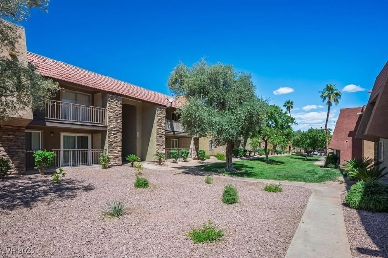 Building Photo - 4921 River Glen Dr