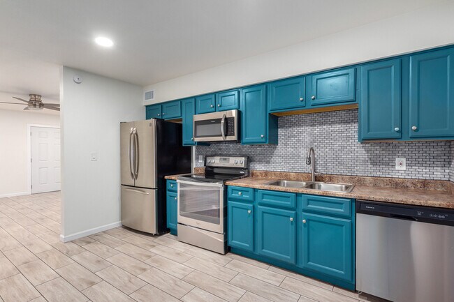 Building Photo - 5107 N 28th Dr
