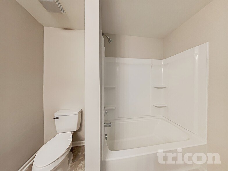 Building Photo - 817 Alta Wy