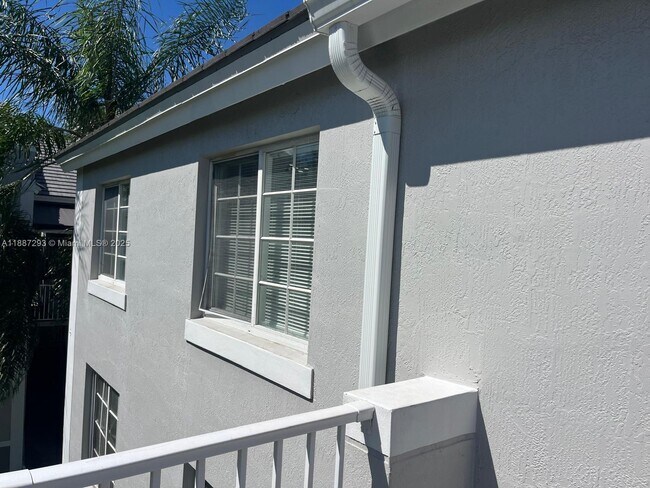 Building Photo - 655 SW 111th Way