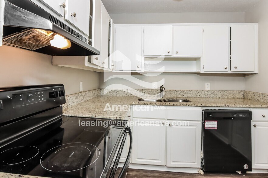 Building Photo - 5044 Wellborn Dr