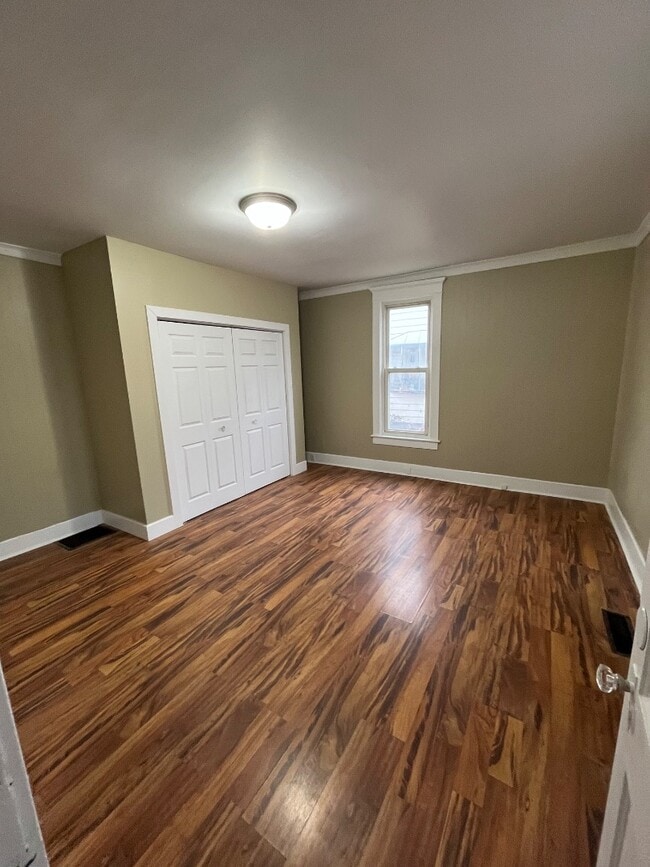 Building Photo - 829 S Main St