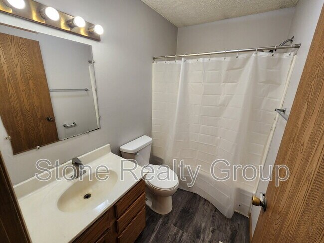 Building Photo - 700 S 7th St