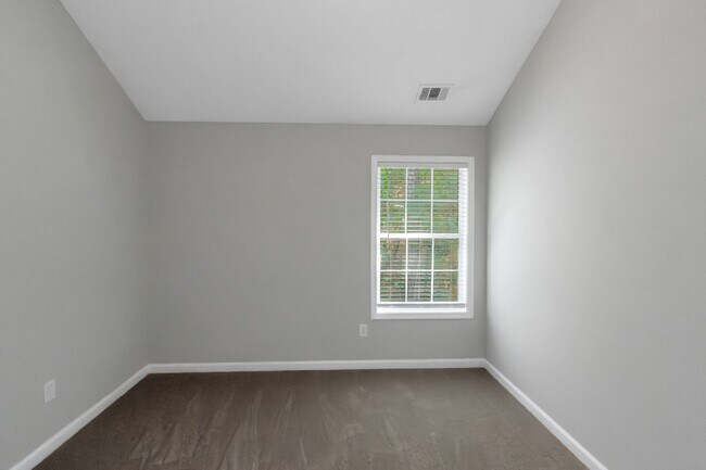 Building Photo - Stunning 4-Bedroom, 3-Bathroom Home