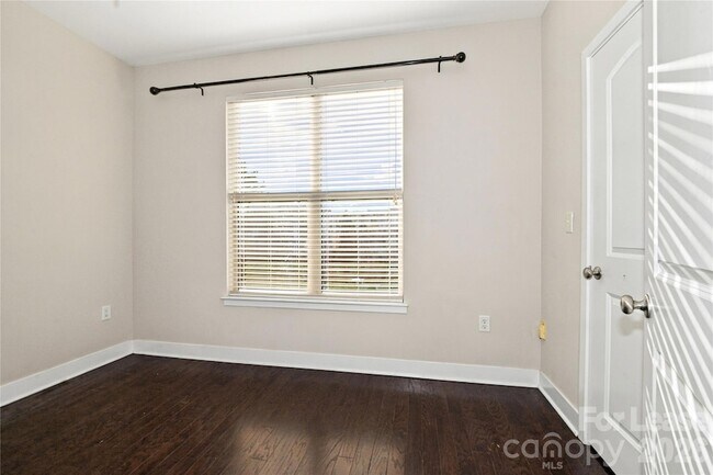 Building Photo - 732 Seigle Point Dr