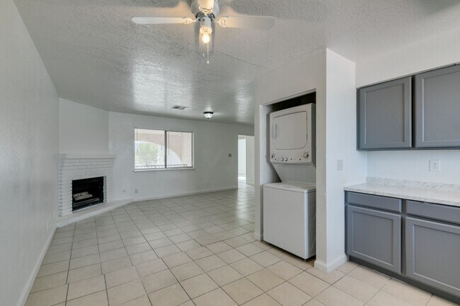 Building Photo - 6987 Mendon Ln