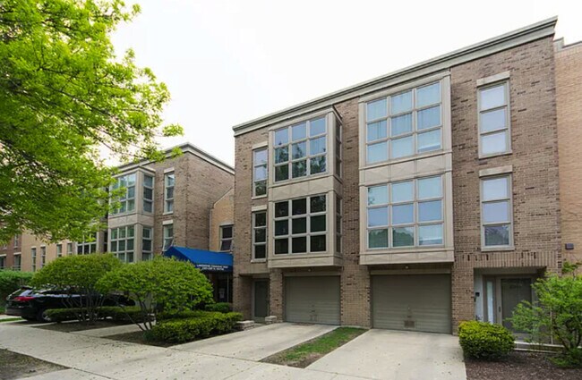 Primary Photo - 2345 N Wayne Ave