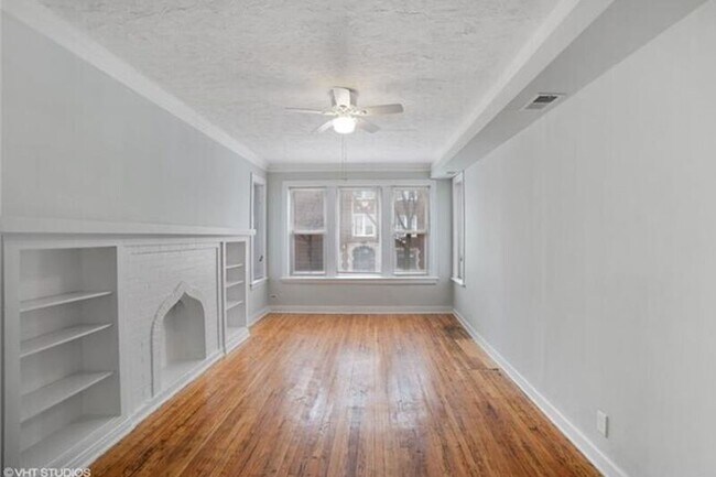 Building Photo - 1008 W 76th St