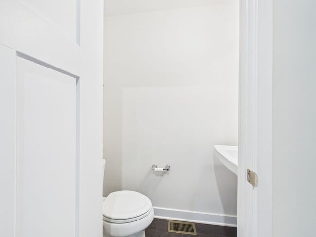 Building Photo - 428 Crofton Village Terrace