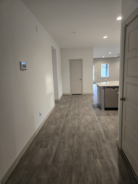 Building Photo - 3555 Crestfield Ln