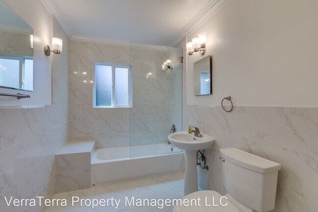 Building Photo - 3 br, 2 bath House - 7658 NE 12th St