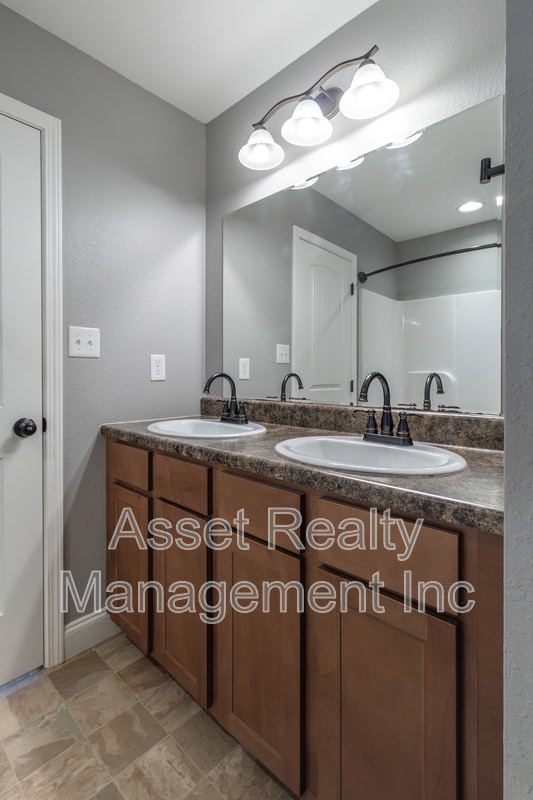 Building Photo - 926 Warrior Hill Dr