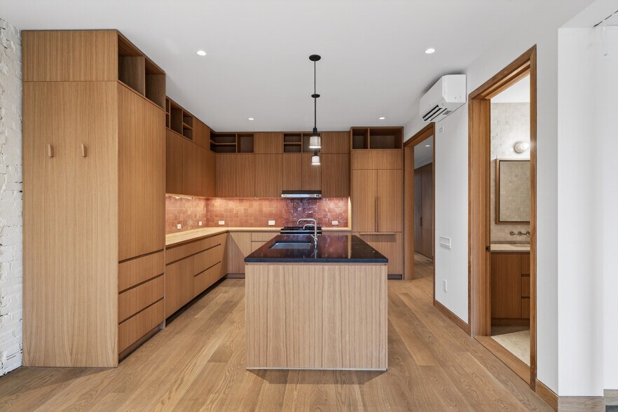 Building Photo - 316 Wall St