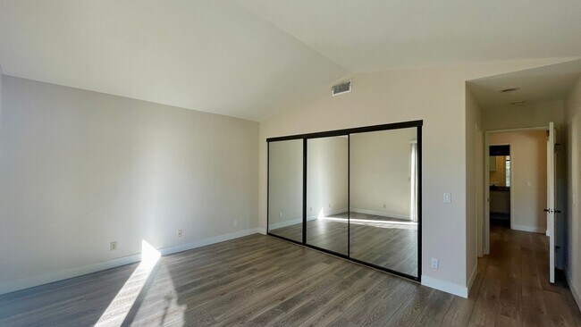 Building Photo - Exceptional 3 Bdrm, 2 Ba, Single Story Hom...