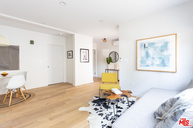 Building Photo - 1946-1944 Preston Ave