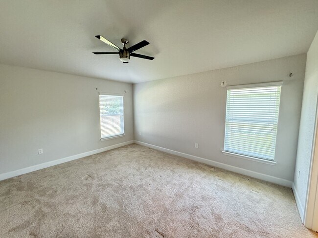 Building Photo - Coming Soon! Beautiful 4 Bedroom 2 Bathroom Single Family in Winter Haven Gated Community