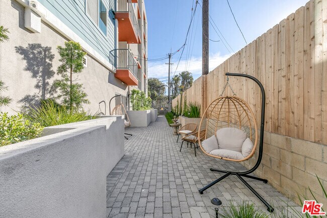 Building Photo - 3567 Chesapeake Ave