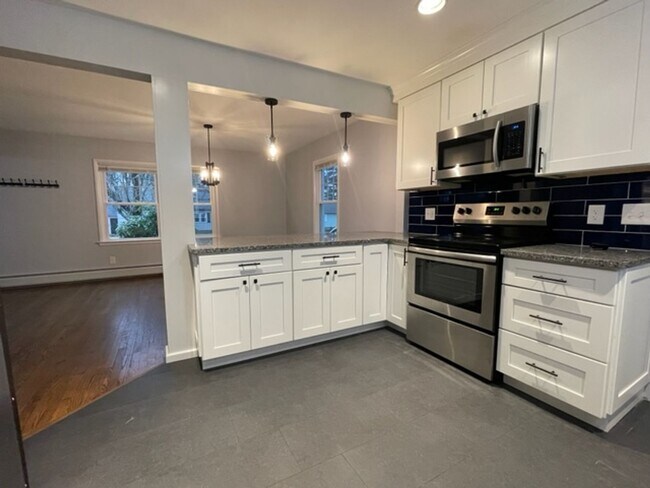 Building Photo - 138 Pine Grove Dr
