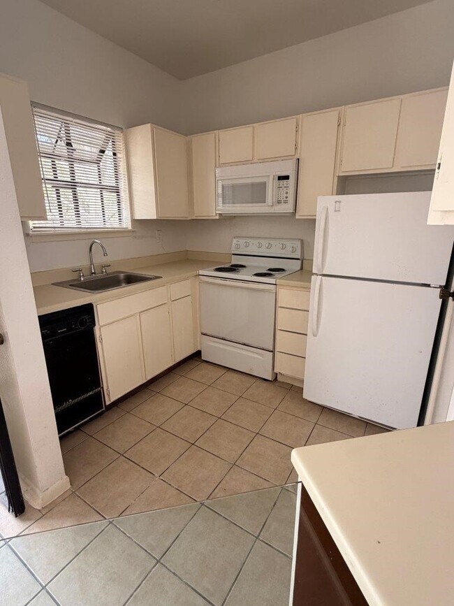 Building Photo - 7901 Cambridge St