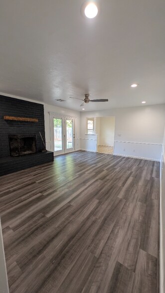 Building Photo - 6705 Greenway Dr
