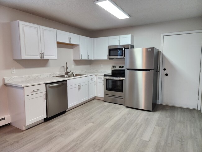 Building Photo - 401 E 8th Ave