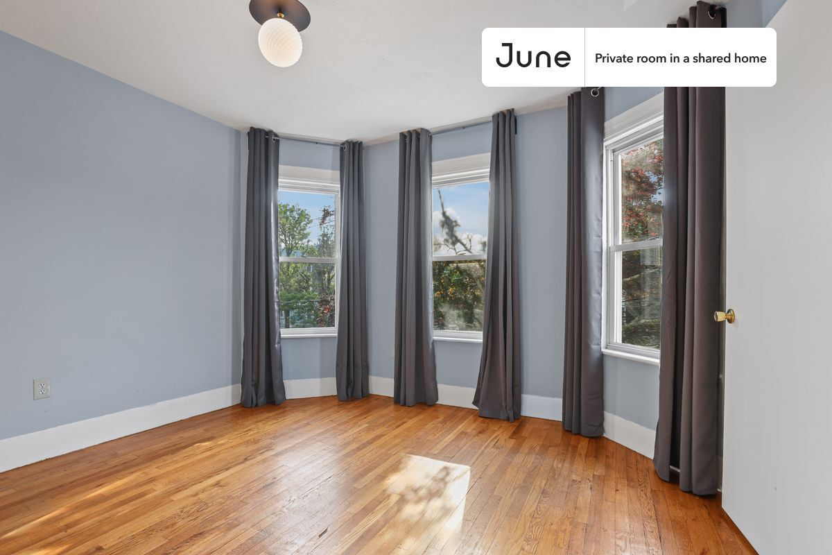 Building Photo - Room in Shared 3 bed/2 bath home