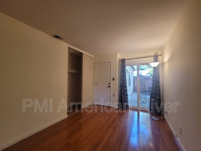 Building Photo - 8387 La Riviera Dr