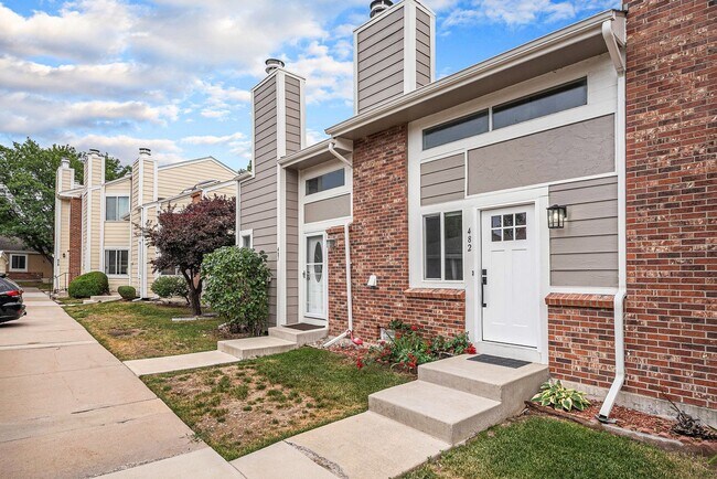 Building Photo - 1 Bed 1.5 Bath, 1 Car Attached Townhome in...