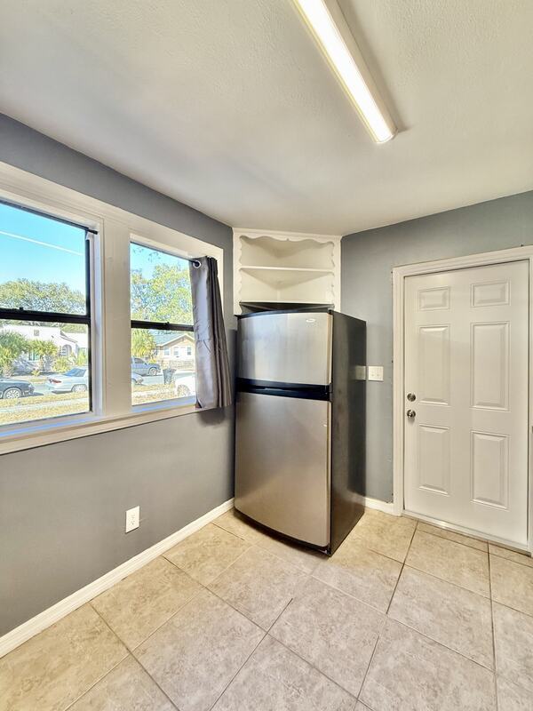 Building Photo - 1828 20th Ave S