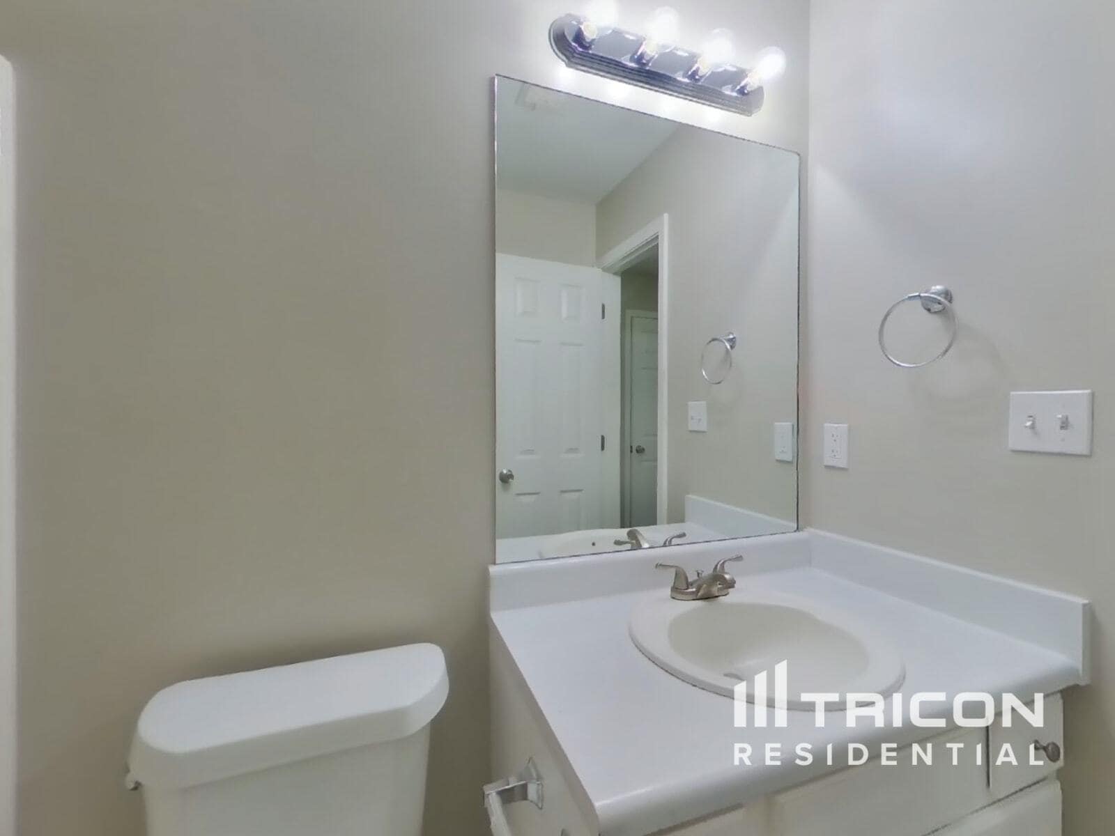 Building Photo - 520 Sarah's Ln