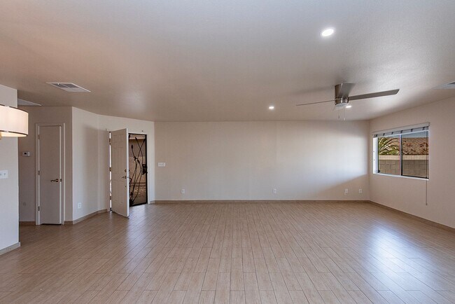 Building Photo - Tucson Market Place Area -  3 Bedroom!