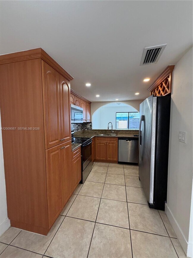 Building Photo - 857 W 41st St