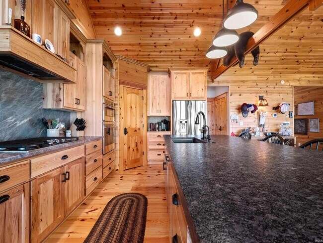 Building Photo - 1905 E 750 S